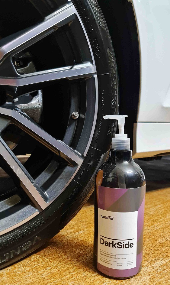 CarPro DarkSide - sealant na pneumatiky